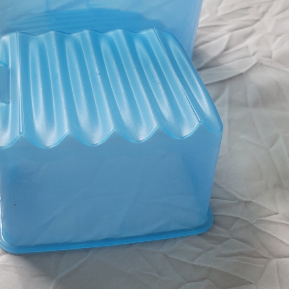 Tupperware Fridgesmart Container - Picture 3 of 4